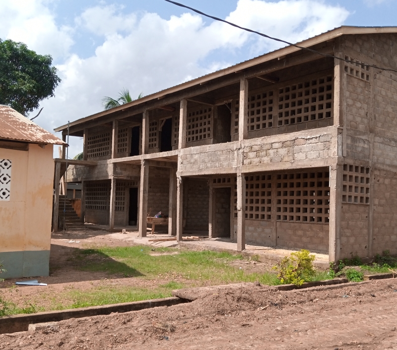 03 Schulhaus in Togo